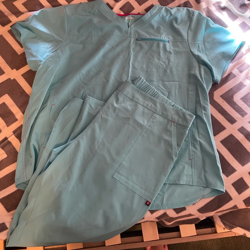 Scrubstar scrub set